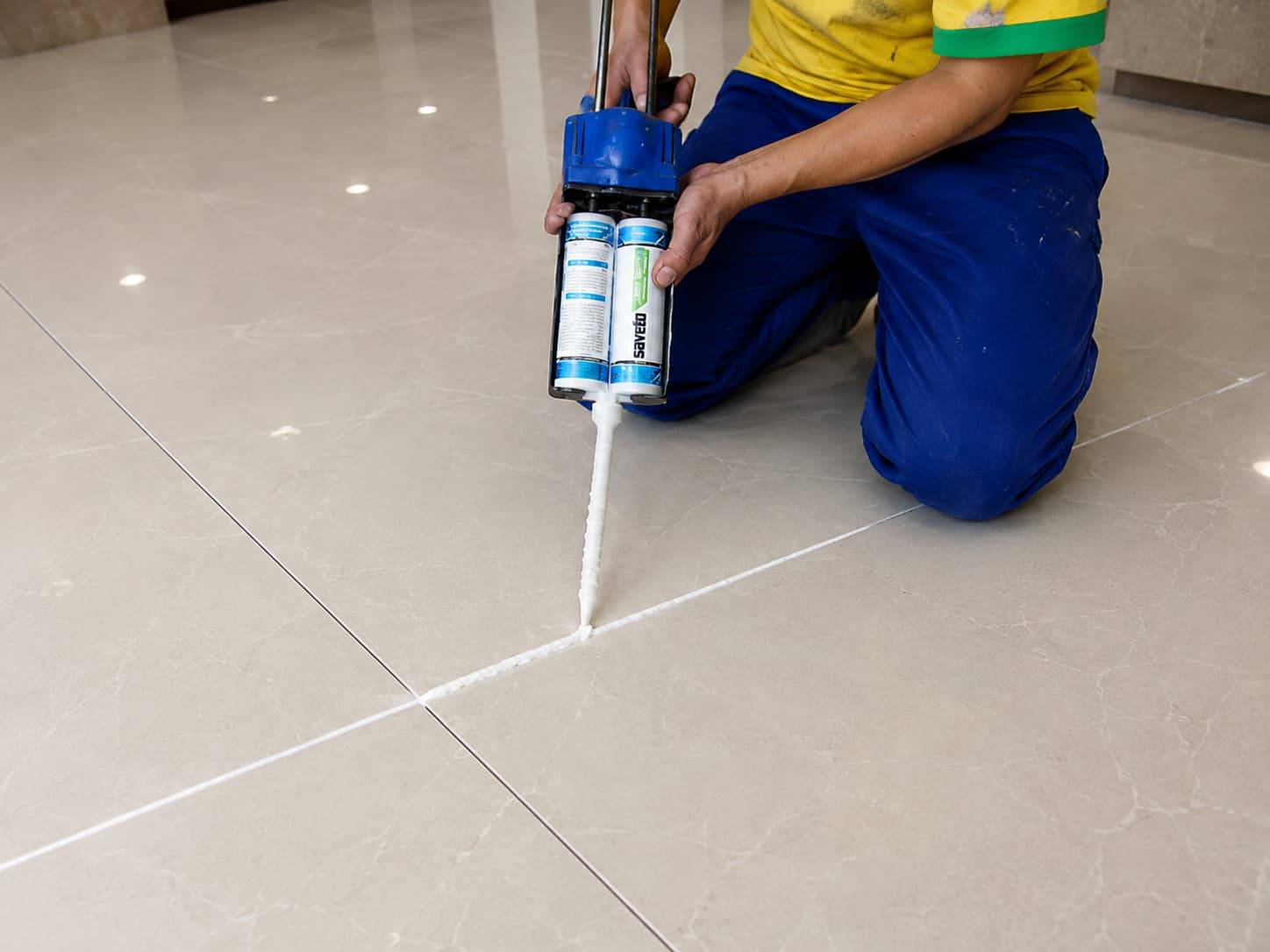 Thi Công Keo Chít Mạch Epoxy 2 Thành Phần Đúng Kỹ Thuật