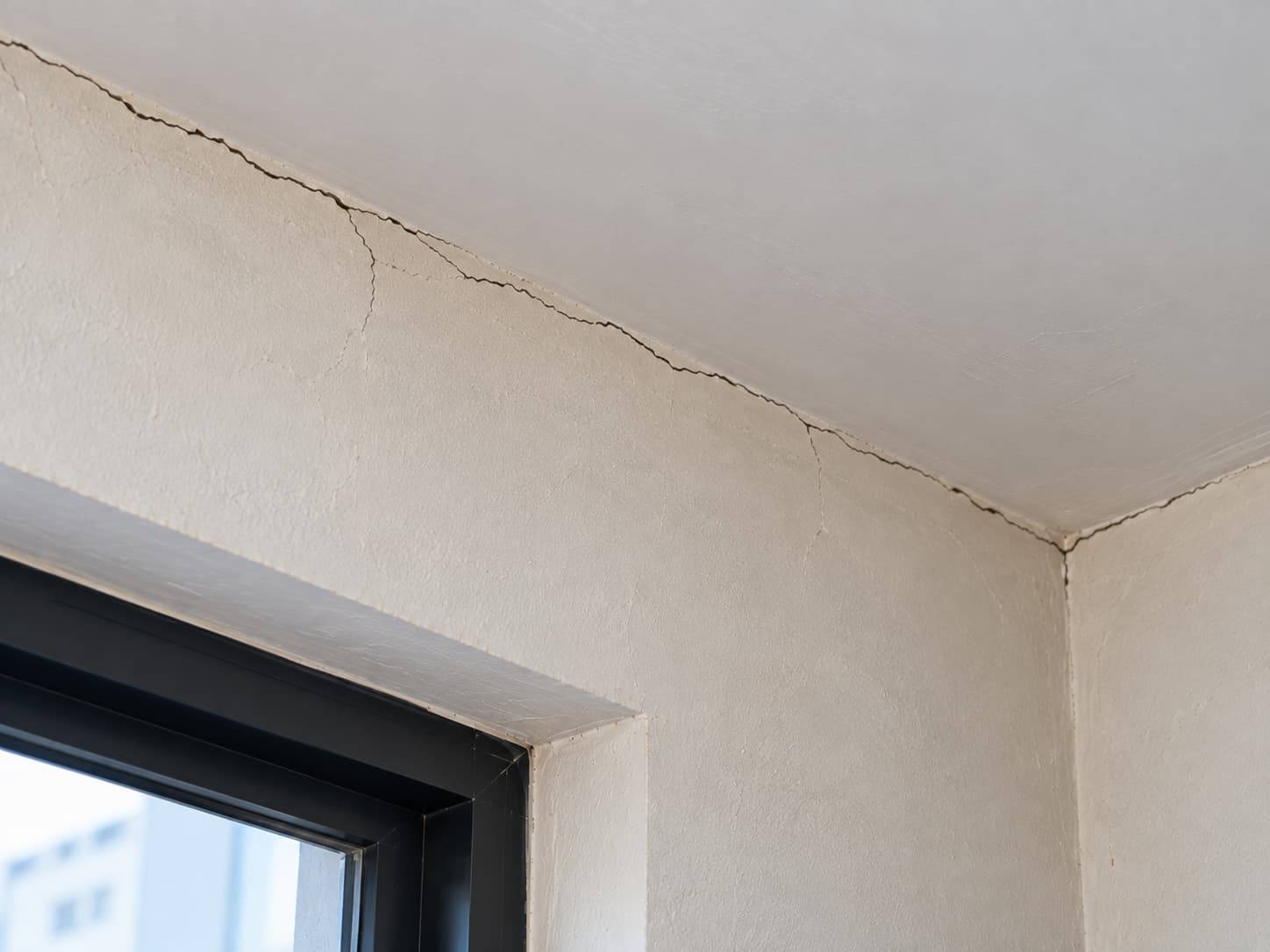 Nứt Cổ Trần Nhà Do Đâu? Cách Xử Lý Hạn Chế Nứt Lại