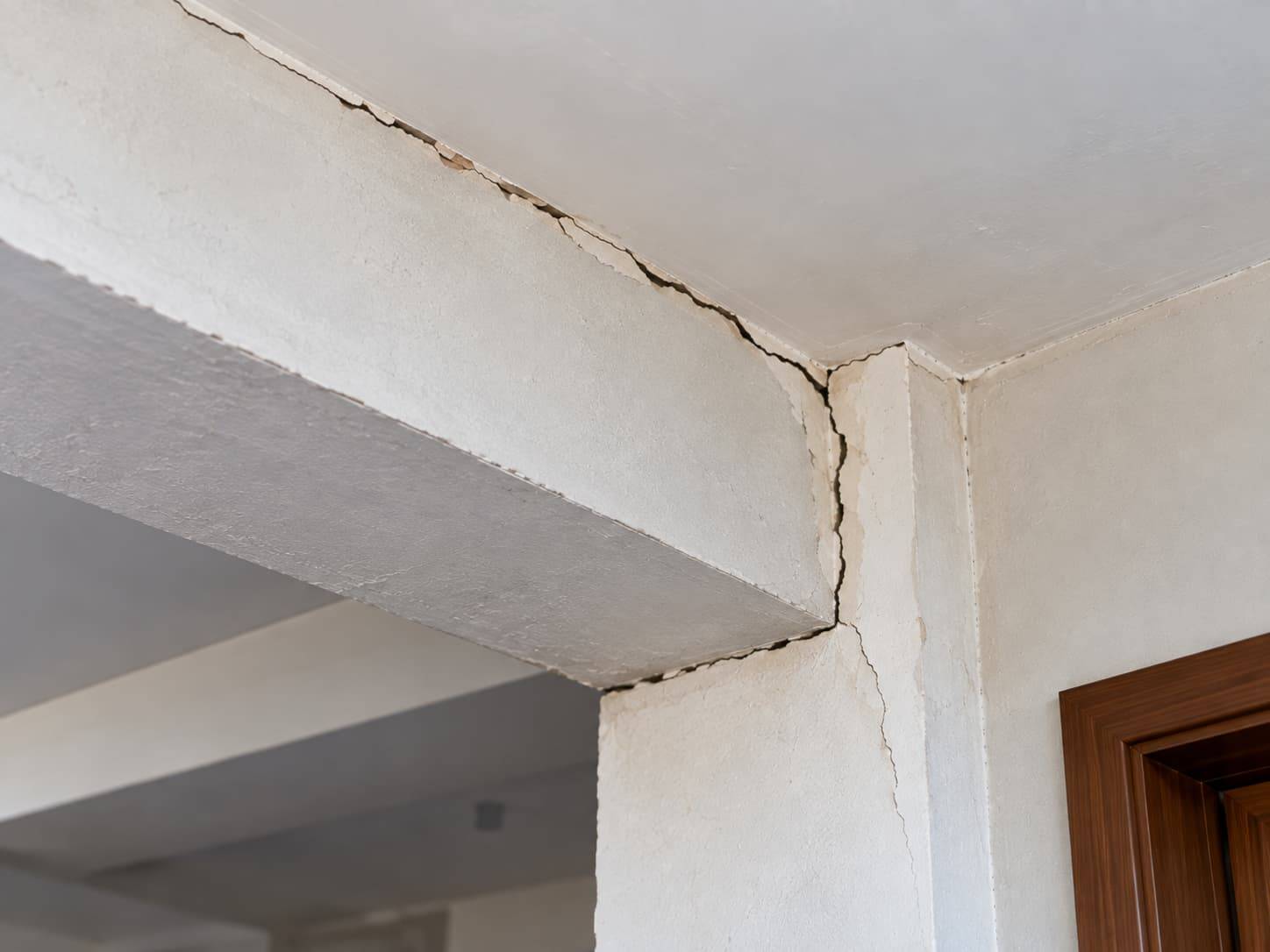 Nứt Cổ Trần Nhà Do Đâu? Cách Xử Lý Hạn Chế Nứt Lại